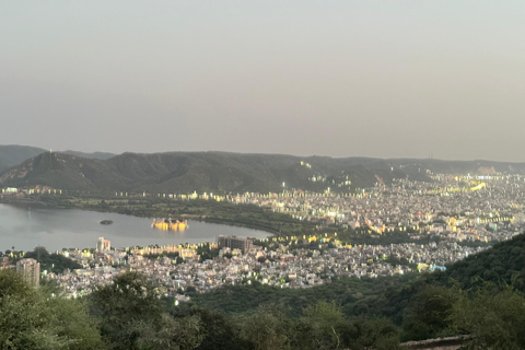 Delhi : excursion de 5 jours dans le Triangle d&#039;Or avec un guide germanophoneExcursion de 5 jours avec hébergement dans des hôtels 4 étoiles