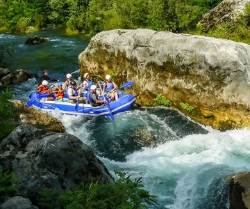 Split/Omiš: Rafting no rio Cetina com salto de penhasco e natação