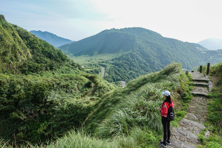 Taipei: Yangmingshan National Park Hiking Day Tour Challenging Route: Mt. Qixing Trail