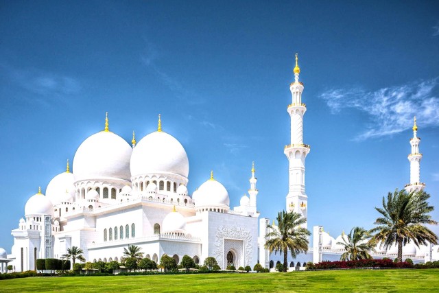 From Dubai: Guided Tour Abu Dhabi Sheikh Zayed Mosque