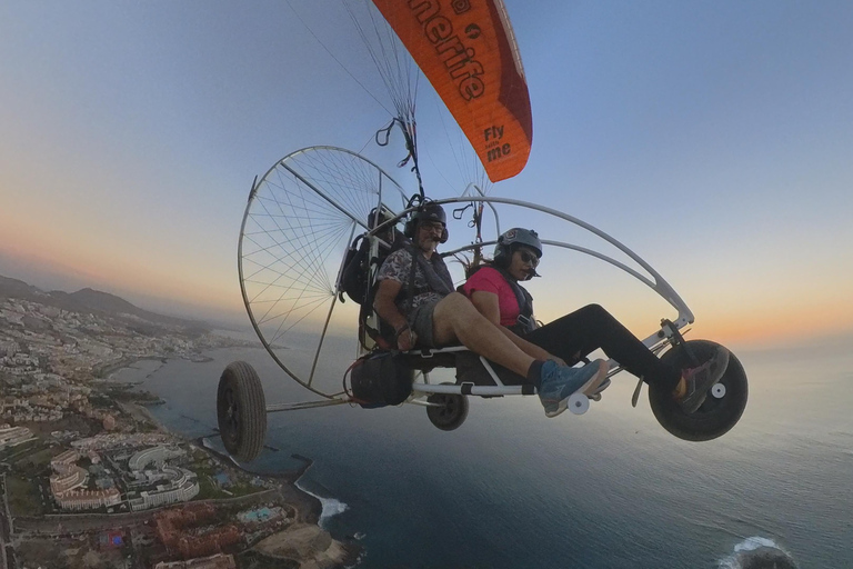 Adeje: Paratrike Flying Tour avec prise en charge à l'hôtel et photosParatrike épique à Tenerife Vol de 25 m