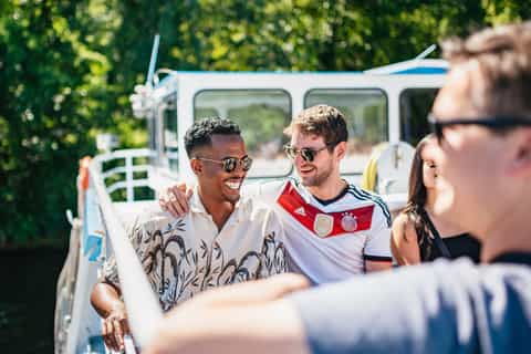 Berlin: 1-Hour City Tour by Boat with Guaranteed Seating