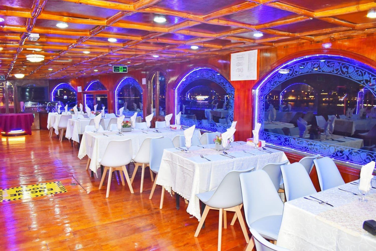 Cena en el Mejor Crucero en Dhow por la Marina de Dubai y Espectáculo TanuraDubai: Crucero en Dhow Marina Cena Multi Cusine y Espectáculo Tanura