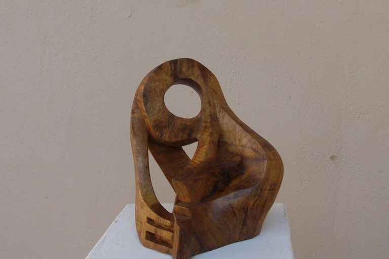 Art and Flavor in Maputo: Núcleo de Arte, Sculptures and Interaction with Artists Art and Flavor in Maputo: Art Center, Sculptures, and Interaction with Artists