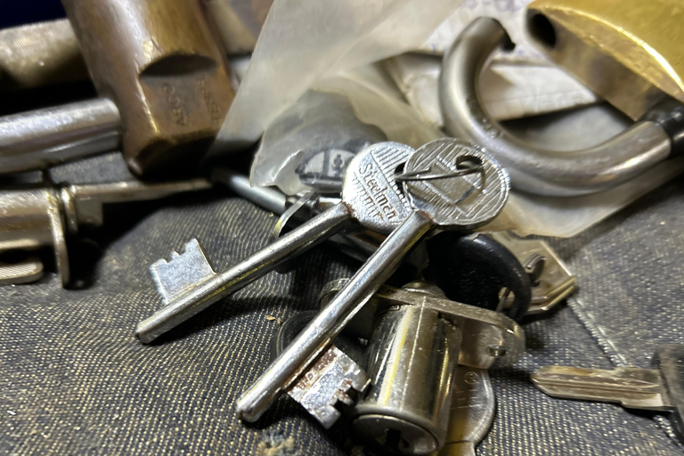 Kampala: Expert Spare Keys and Locks Making Class & Souvenir