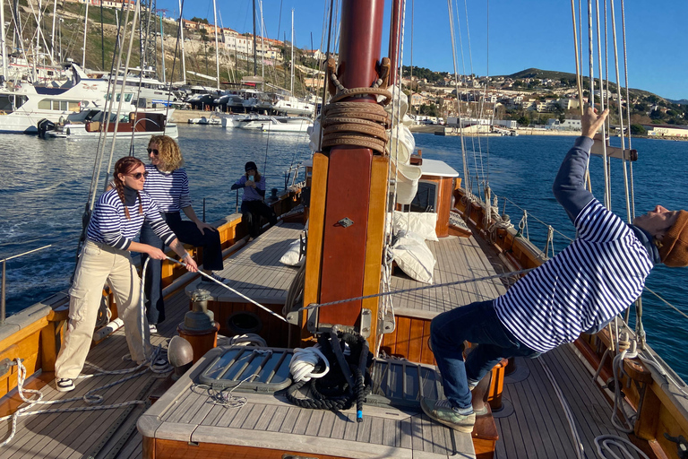 Marseille: Winter brunch on a sailboat Winter brunch on a sailboat