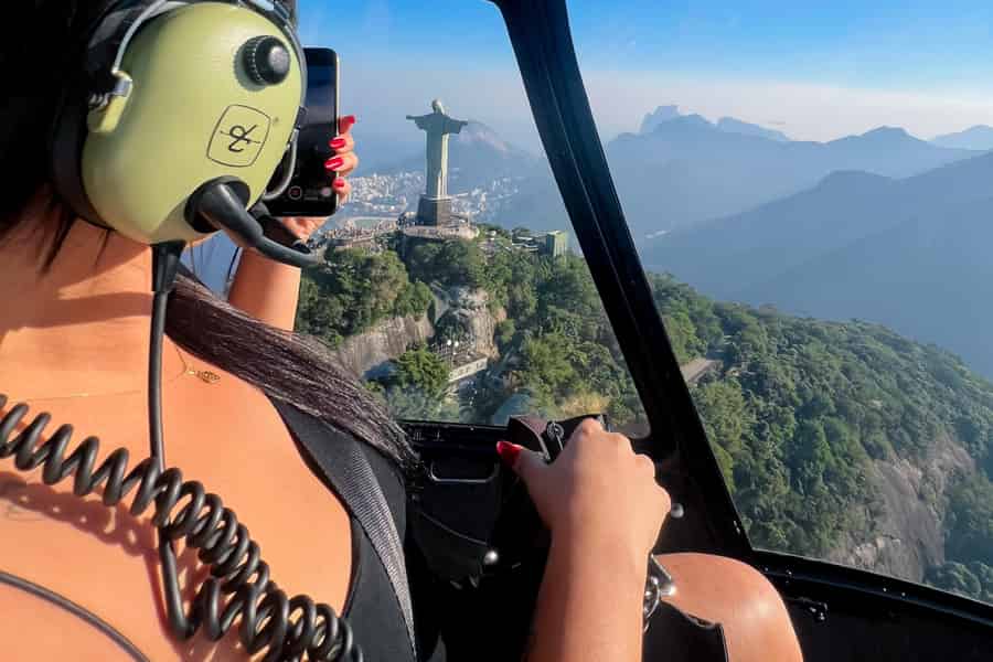 Rio de Janeiro: Helikopter-Erlebnis am Cristo Redentor. Foto: GetYourGuide Rio de Janeiro: Helikopter-Erlebnis am Cristo Redentor. Foto: GetYourGuide