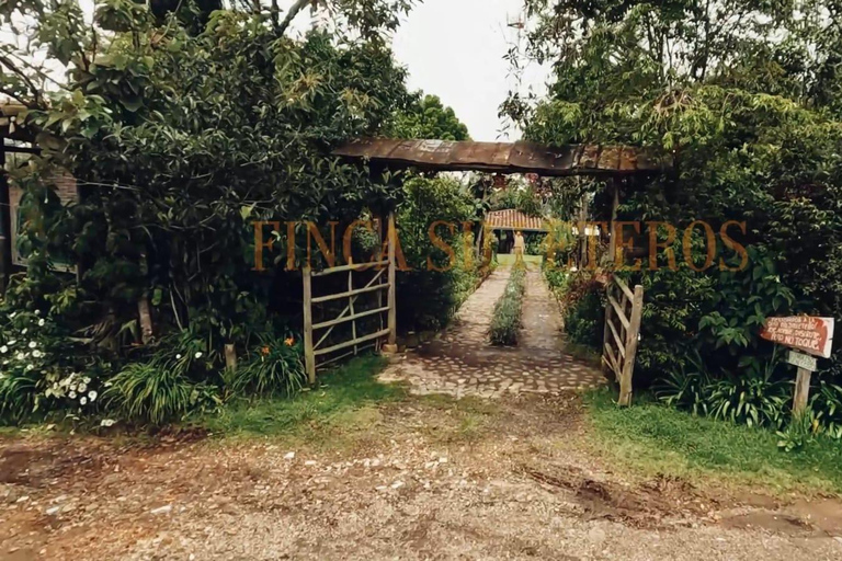 Medellín: Excursion to Arví and Finca de Flores - Hike, Snack & Lunch