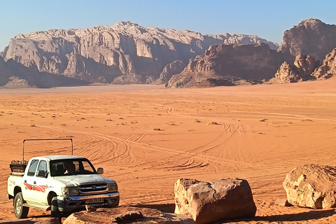 Wadi Rum: Hiking Tour with Watching the stars Bedouin Camp Hiking Tour 4hours