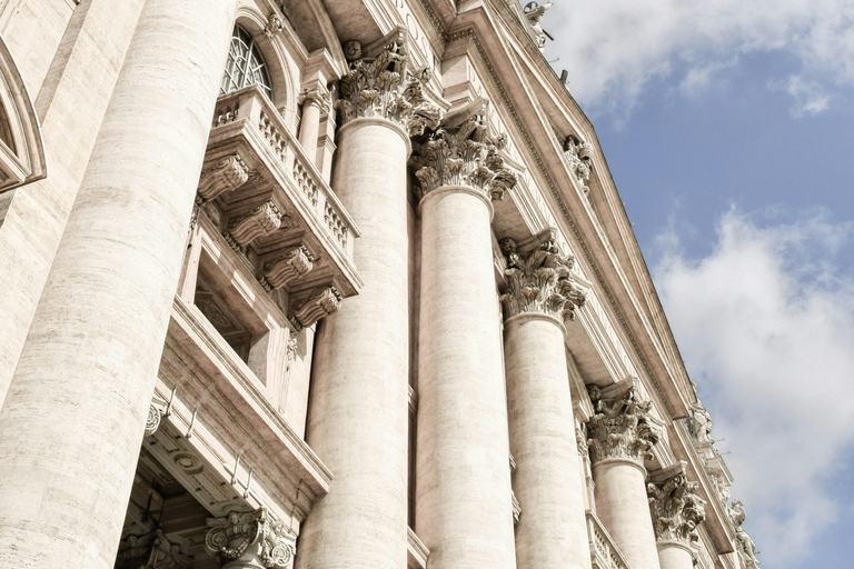 Vaticano: Ingresso Riservato alla Basilica di San Pietro e alla CupolaTour privato in Russia