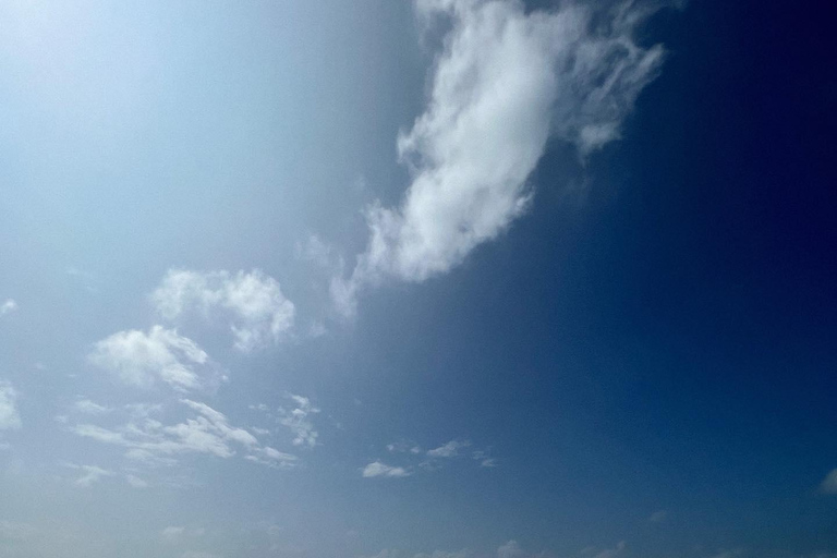 Île de la prison et banc de sable de la plage de Nakupenda