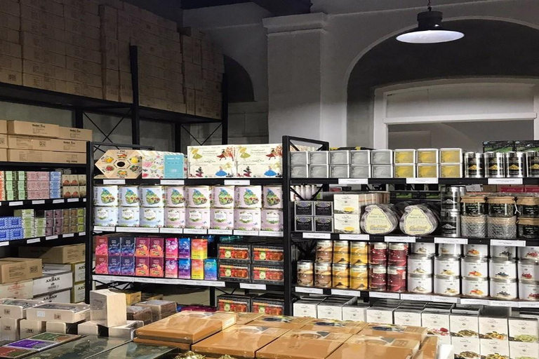 Kandy: City Tour with Temple of the Tooth & Lake Views