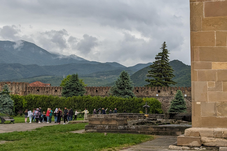 Da Tbilisi: Tour guidato di Mtskheta e del monastero di Jvari