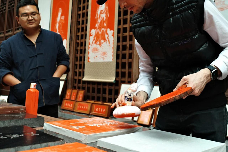 Shanghai: Jade Buddha Temple and Local Food Tour