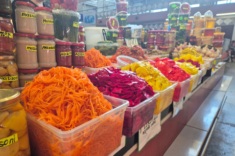 Riga: Old Town E-Bus Tour and Central Market Food Tasting