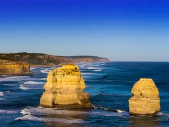 Melbourne: Great Ocean Road to 12 Apostles via the Coastline
