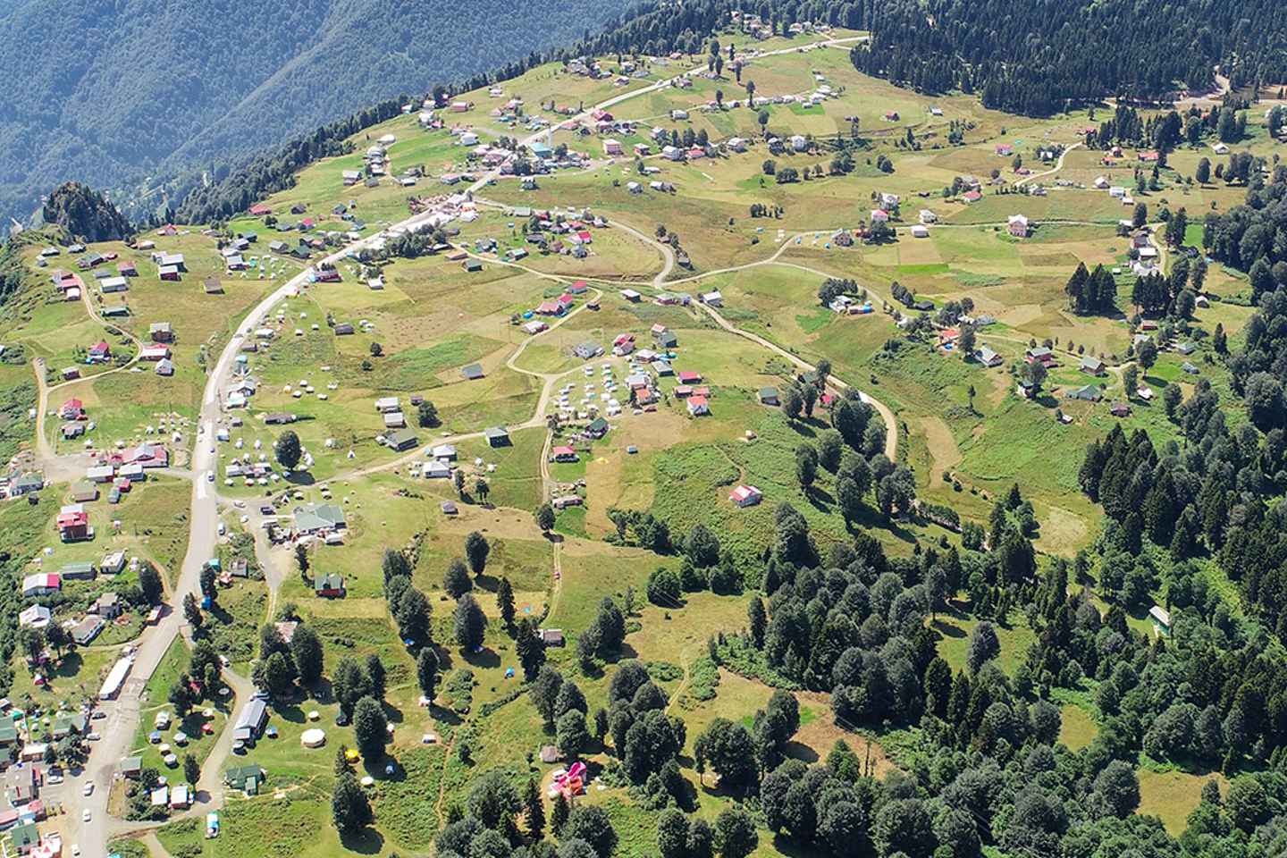 Scopri Grotte Çal, Altopiano Hıdırnebi e Lago Sera