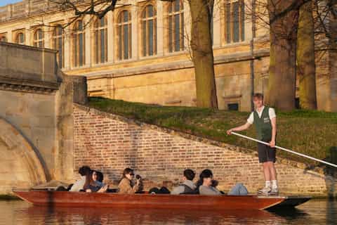 Cambridge : Promenade en barque traditionnelle en anglais