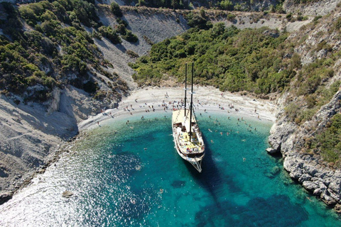 Kusadasi: Passeio de barco pelo Mar Egeu com almoço