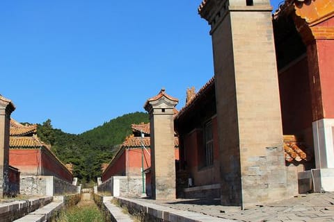 From Beijing: Qing Dynasty Eastern Royal Tombs Day Trip