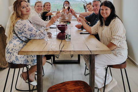 Reims: Moët & Chandon and Family-Run Winery Day Tour & Lunch Epernay: Moët & Chandon, Family-Run Winery Day Tour & Lunch