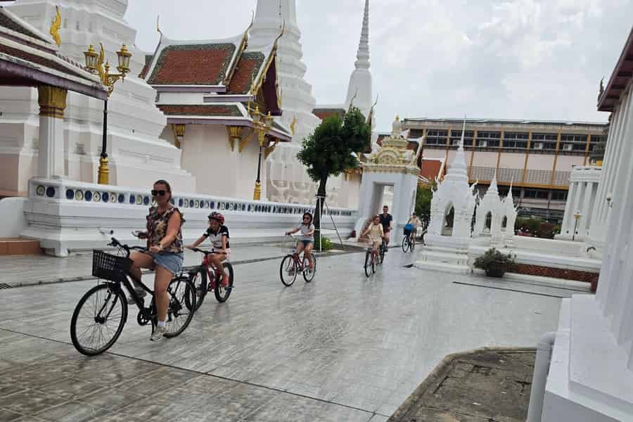 Bangkok: Fahrrad-Tour zu verborgenen Schätzen und Streetfood. Foto: GetYourGuide Bangkok: Fahrrad-Tour zu verborgenen Schätzen und Streetfood. Foto: GetYourGuide