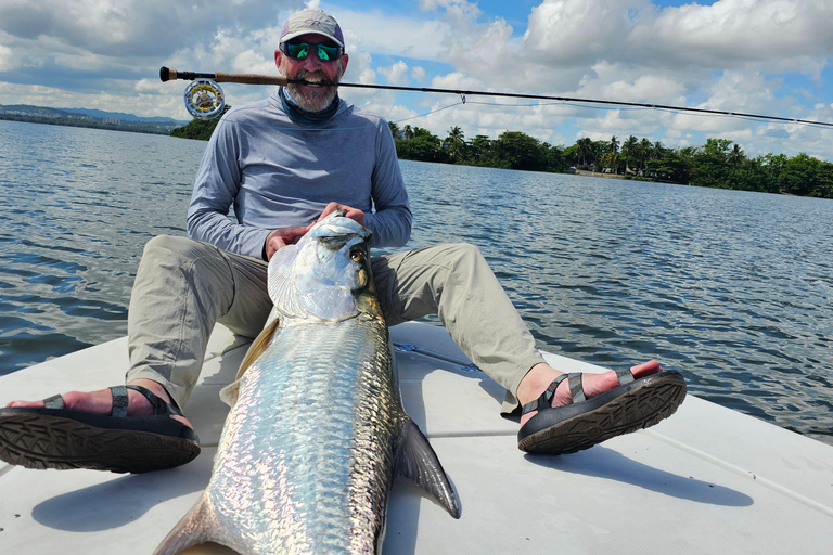 San Juan: Tarpon Fishing Charter with Guide