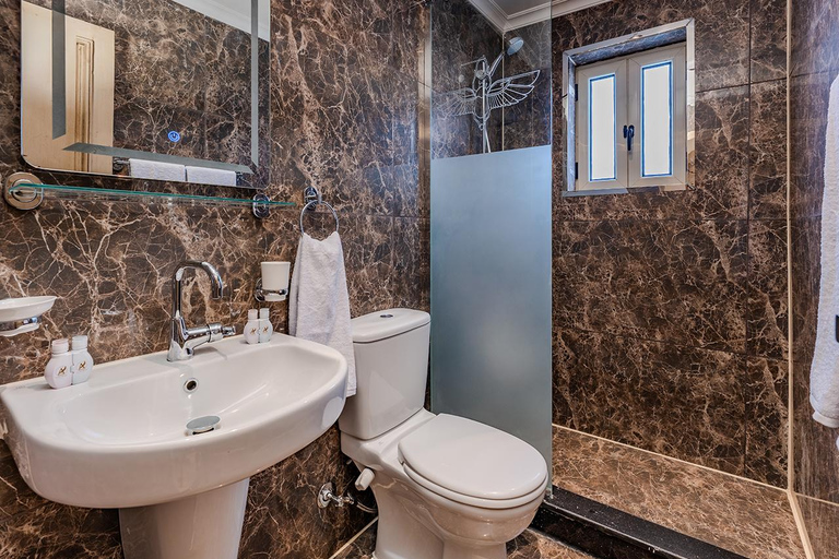 Luxor to Aswan: 6-Day Dahabiya Nile Cruise with Ancient Tour