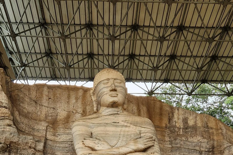Polonnaruwa Day Trip with Lunch and Hotel Pickup