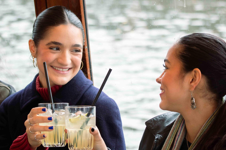 Amsterdam: Evening Lights Cruise incl. Cocktail & Waffle Evening Lights Cruise including Bites Box & Welcome Cocktail