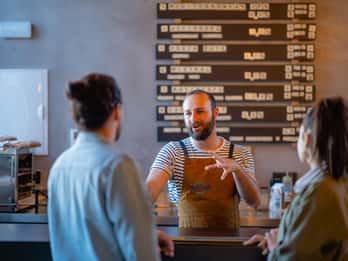 Visita il birrificio artigianale con tapas e Altea da Alicante.