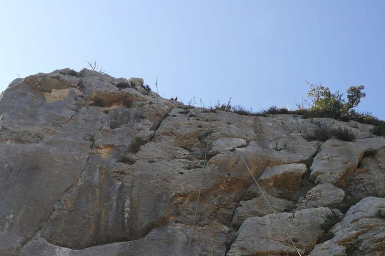 تسلق الصخور في تيرانا، مغامرة في الجبال