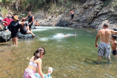 Cali: Cali River Waterval en GROTE rivierzwembaden