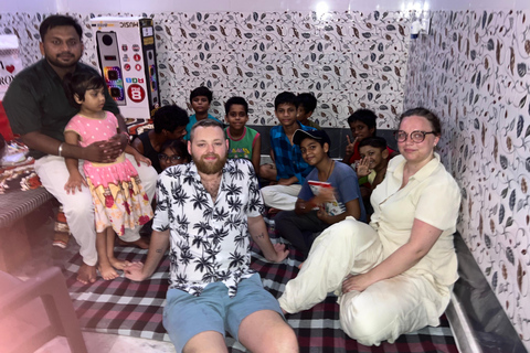 Dîner avec une famille indienne locale dans une maison indienneDîner végétarien