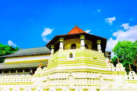 From Kandy: All Inclusive Evening Kandy city tour by Tuk-Tuk