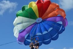 Benidorm: Parasailing-Erlebnis über dem Mittelmeer