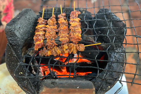 I piatti più iconici di Battambang Tour mattutino in tuk tukTour privato mattutino in tuk tuk alla scoperta dei piatti tipici di Battambang