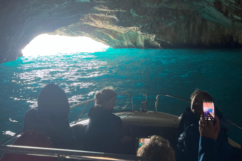 Paraíso Azul: recorrido en barco por la cueva Azul y la bahía de Kotor