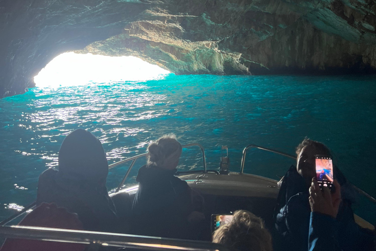 Paraíso Azul: recorrido en barco por la cueva Azul y la bahía de Kotor