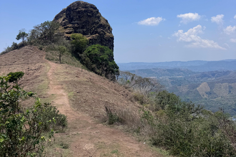 La Libertad: Wycieczka do Peñón de ComasaguaLa Libertad: Wycieczka na szczyt Peñón de Comasagua