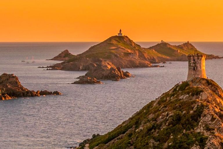 De Ajaccio: Passeio de barco pelas Ilhas Sanguinaires com aperitivoPonto de Encontro da Praia de Porticcio - Barco Offshore