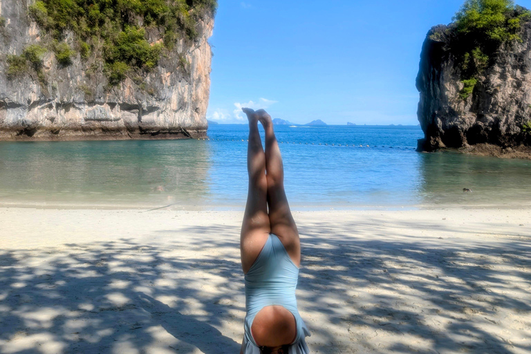 Krabi: Phi Phi Small Group Tour & Early Maya Bay with lunch