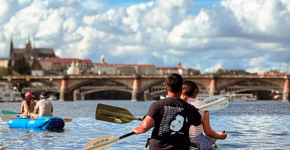 Prague: Guided Canoe Tour with Prague Castle & Skyline Views