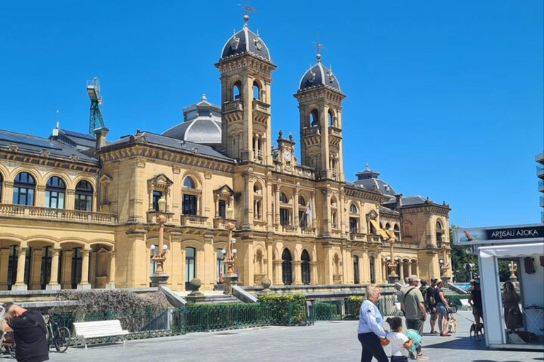San Sebastian: Intimate Art & Culture Walk (Max 8)