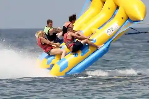 Sporty wodne i spa na Bali, łódź typu banan/odrzutowiec/parasailing