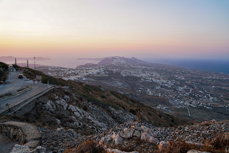 Da Fira: Tour in minibus dei punti salienti di Santorini con tramonto a Oia