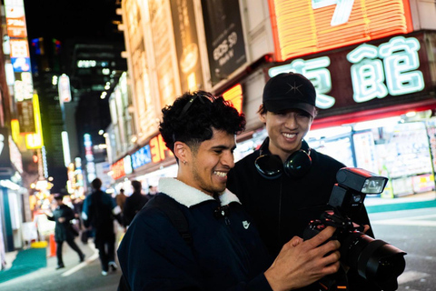 Tokyo: Shinjuku Neon Night Photo Tour