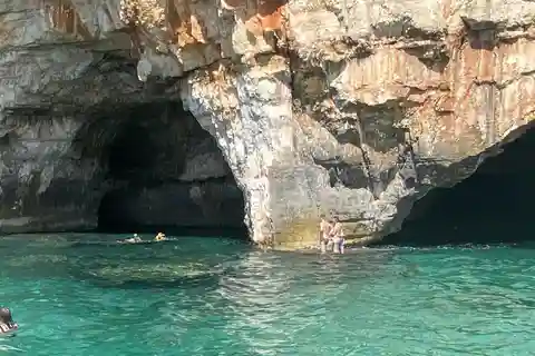 Leuca: Tour delle grotte 1h 30 min
