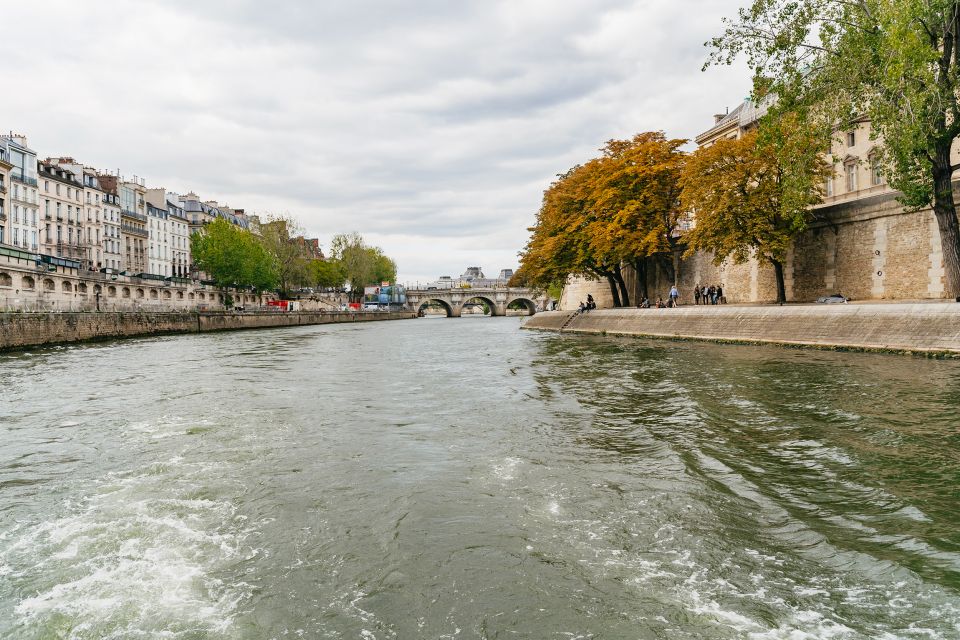 Paris: Batobus Hop-On Hop-Off Sightseeing Cruise