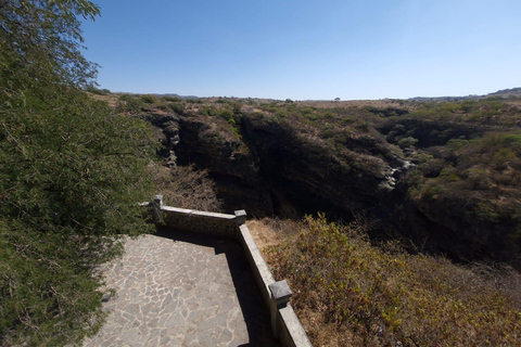 Salalah: Jebel Safari & Natural Wonders – Full-Day Tour Salalah: Jebel Safari & Natural Wonders – Full-Day Tour